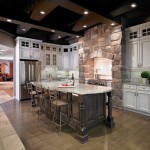 traditional kitchen cabinets 44 150x150 Tủ bếp cổ điển gỗ Tần Bì Mỹ sơn trắng chữ I có đảo mini   QNCDT07